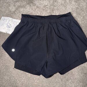 LULULEMON WOMENS RUNNING 2 IN 1 SHORTS - BRAND NEW/ SIZE M